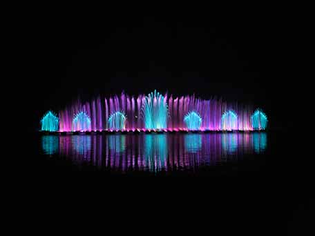 云南星云湖开渔节活动现场大型漂浮式音乐喷泉