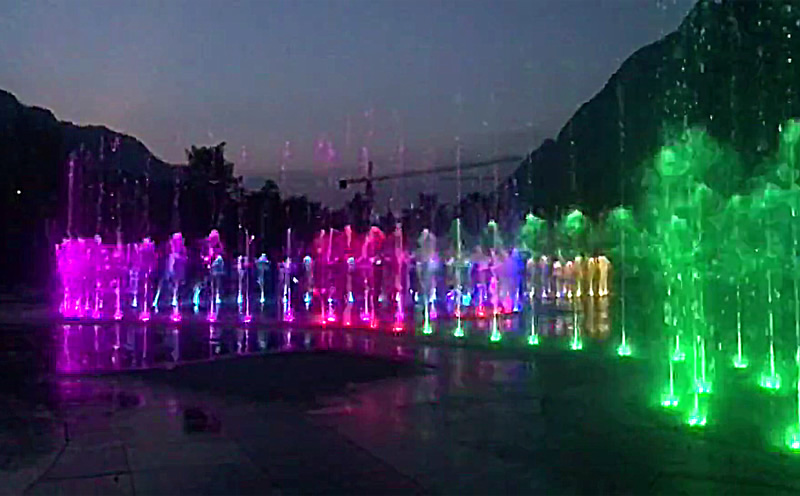 激光喷泉设计-贵州百车河风景区汉宫酒店广场大型音乐激光喷泉